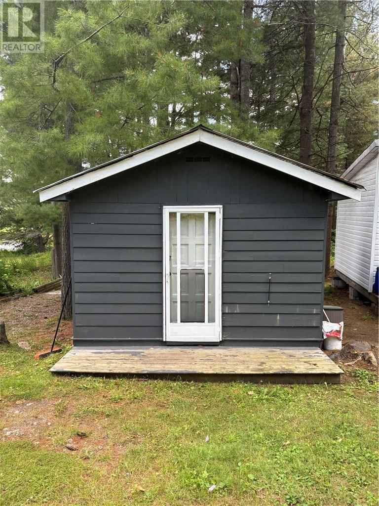 33C LAC CACHE ROAD Image 25