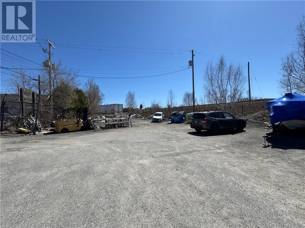 UPPER - 250 FROOD ROAD Image 3