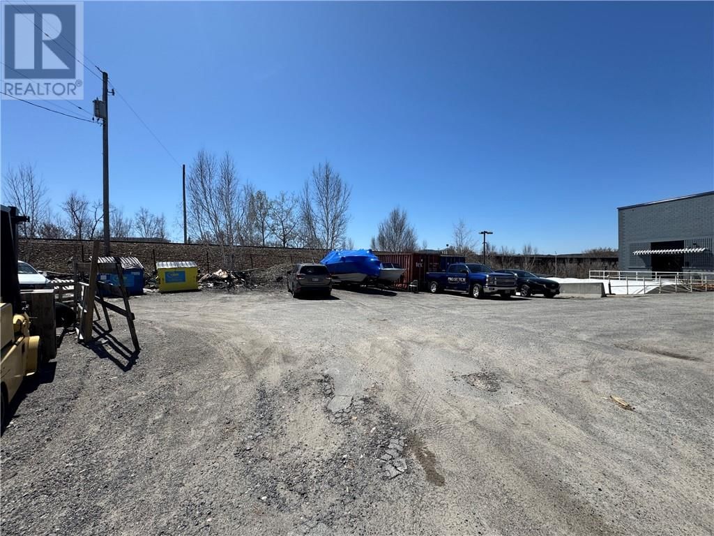 UPPER - 250 FROOD ROAD Image 4
