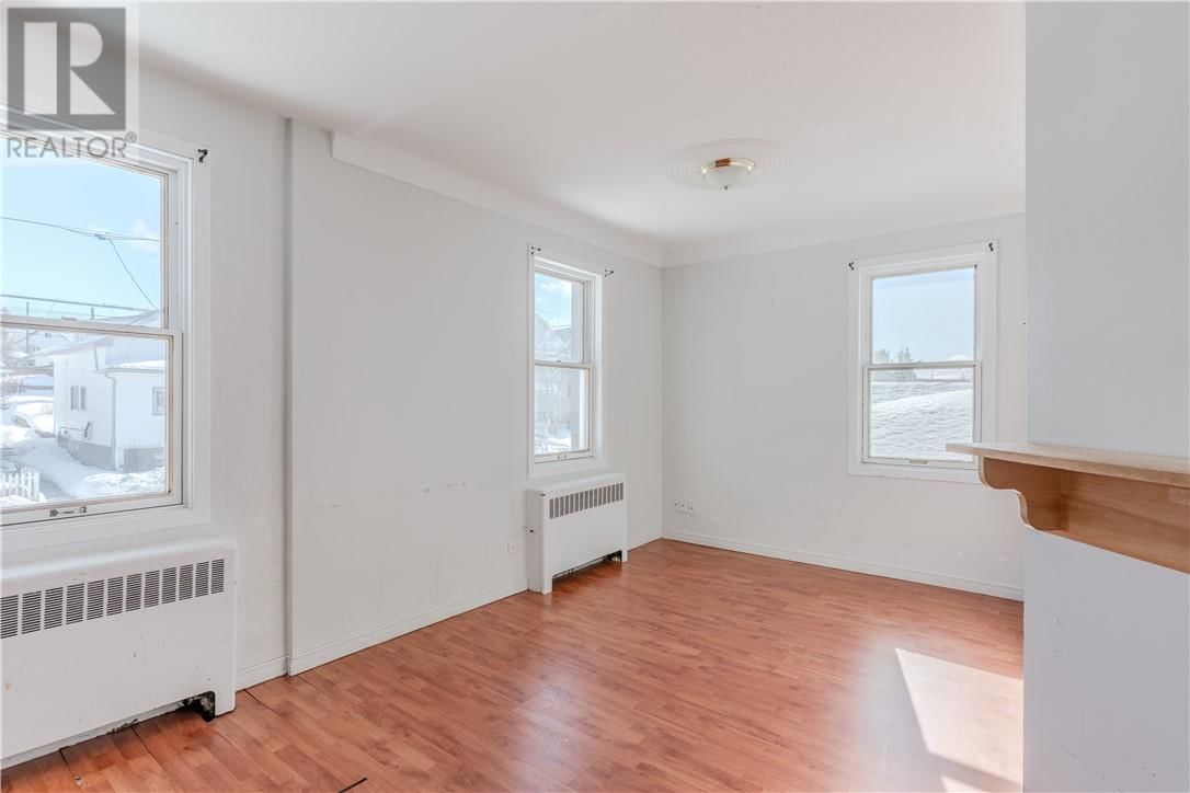 387 BESSIE AVENUE Image 14