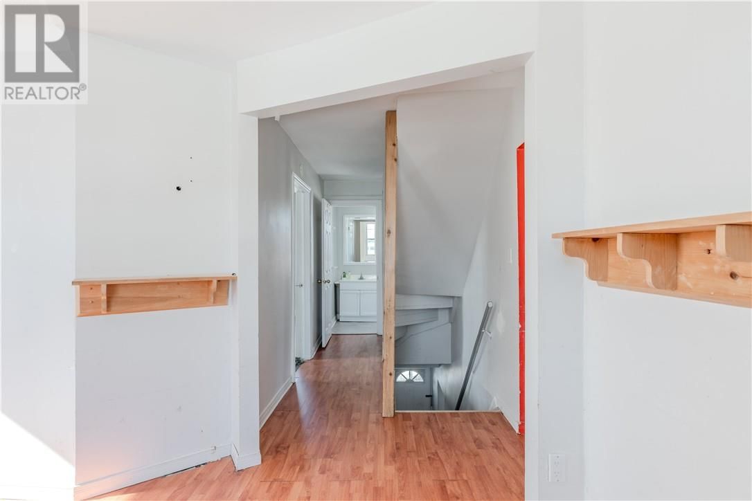 387 BESSIE AVENUE Image 17