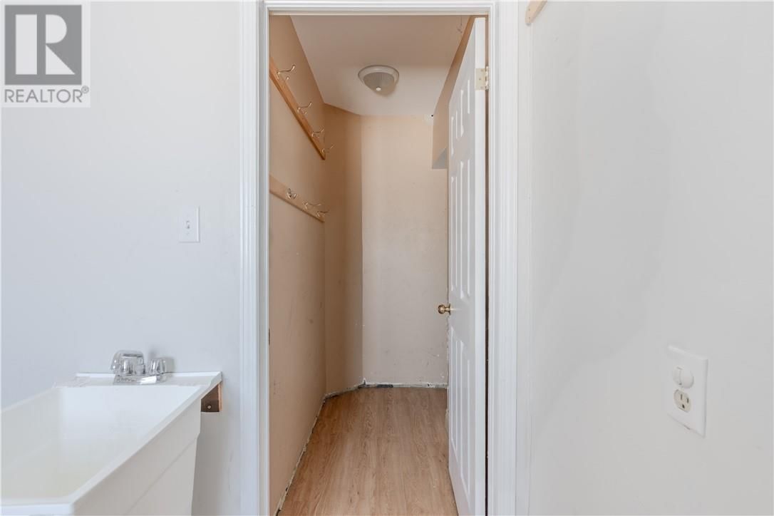 387 BESSIE AVENUE Image 26