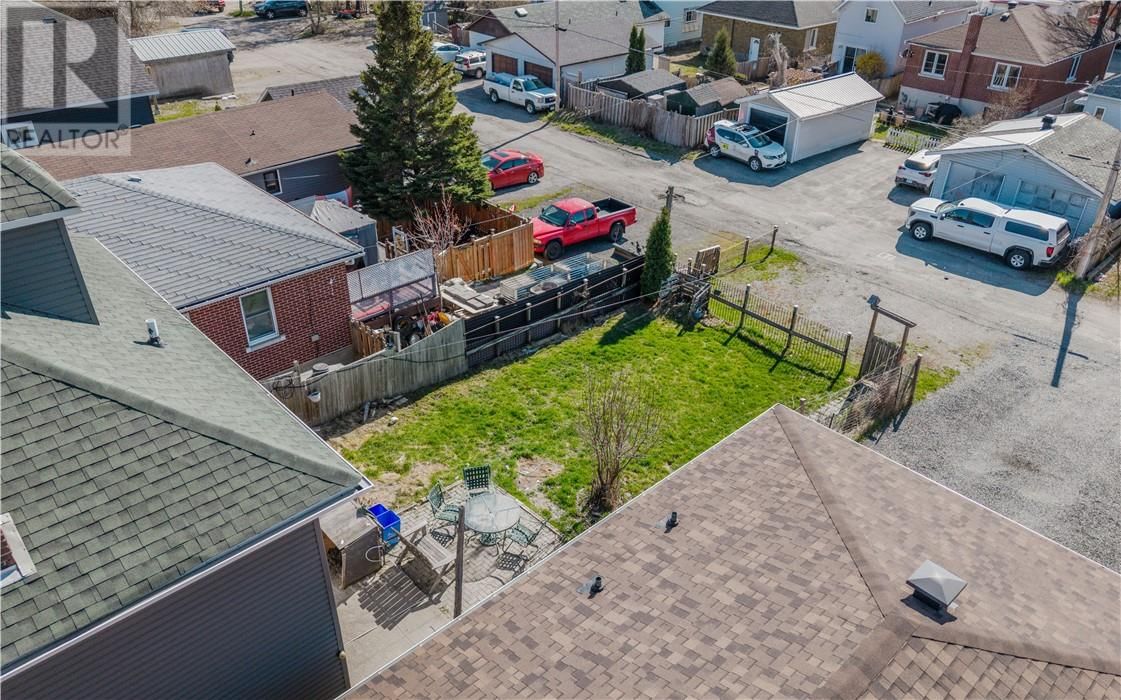387 BESSIE AVENUE Image 28
