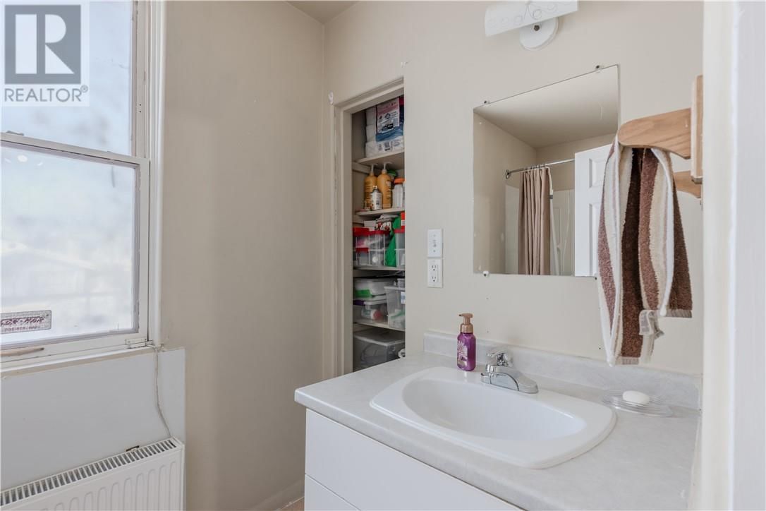 387 BESSIE AVENUE Image 8