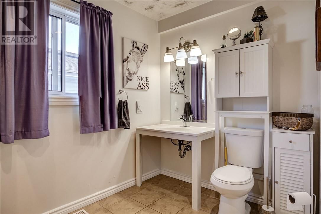 392 MELVIN AVENUE Image 11