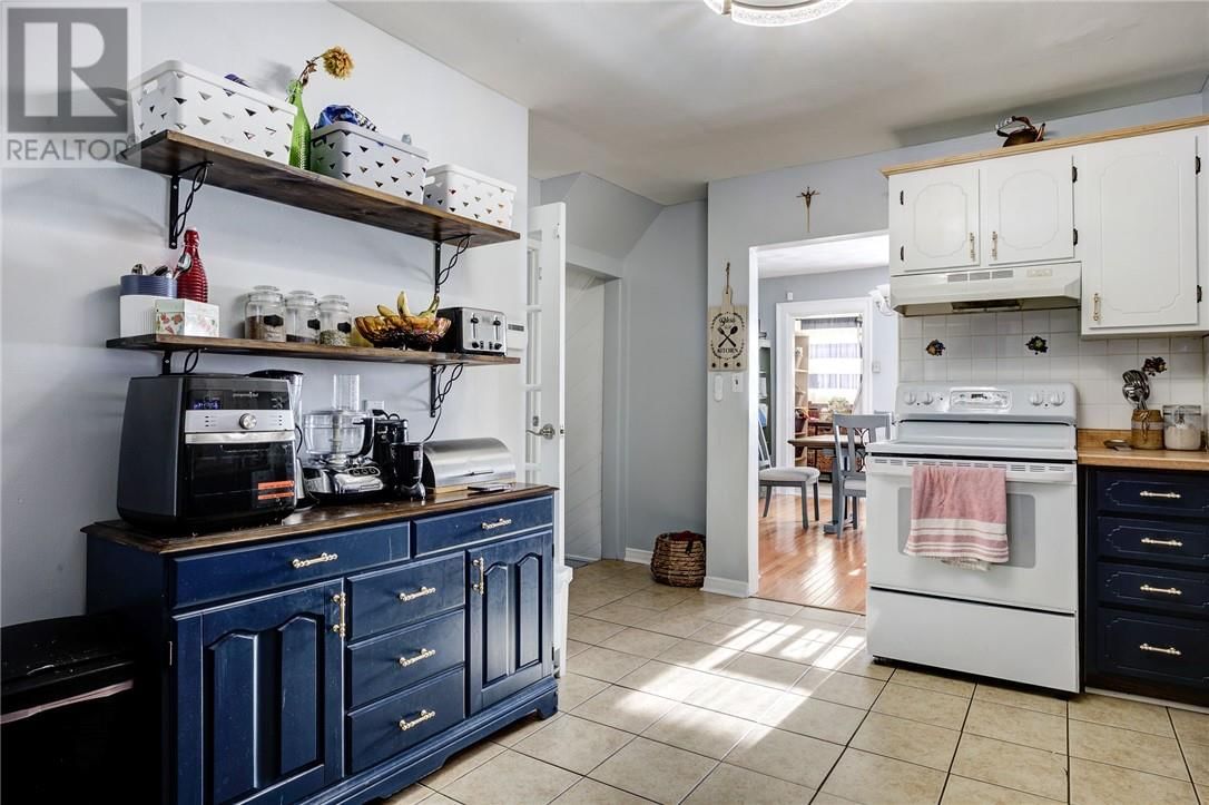 392 MELVIN AVENUE Image 4