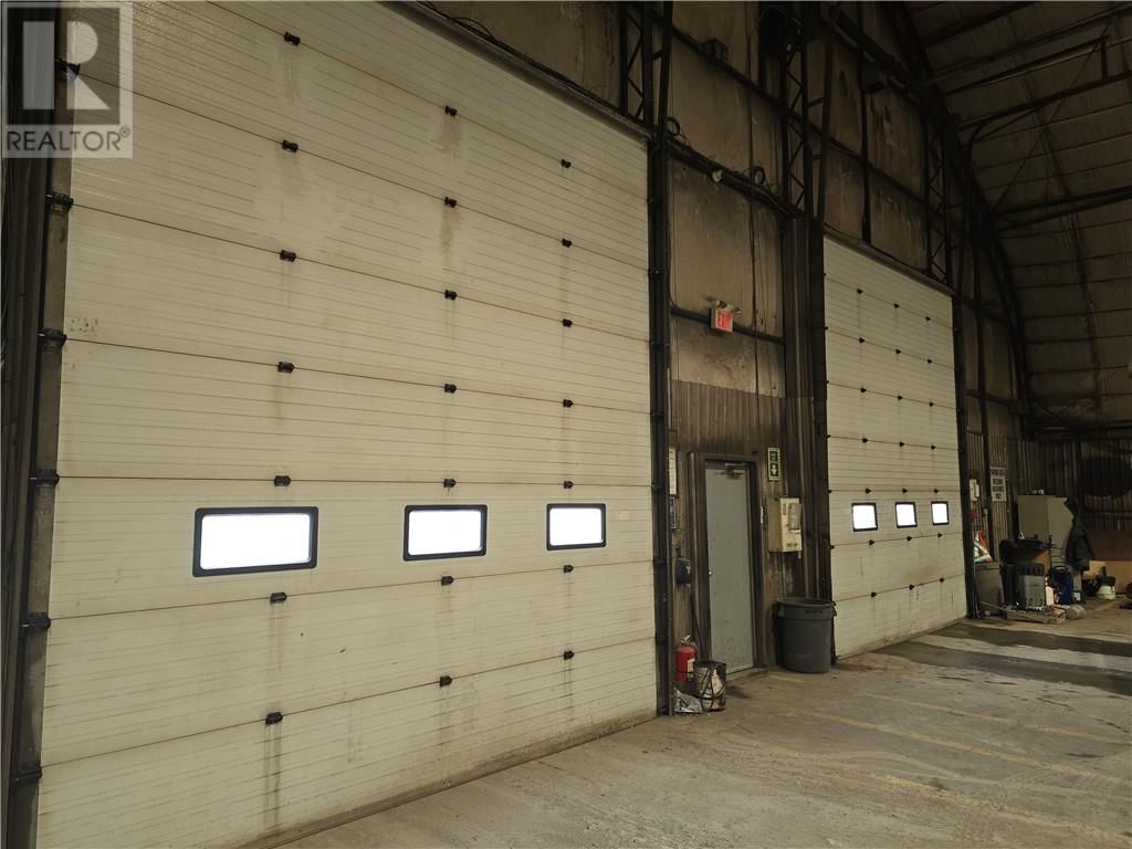 Back Shop - 939 ELISABELLA STREET Image 7