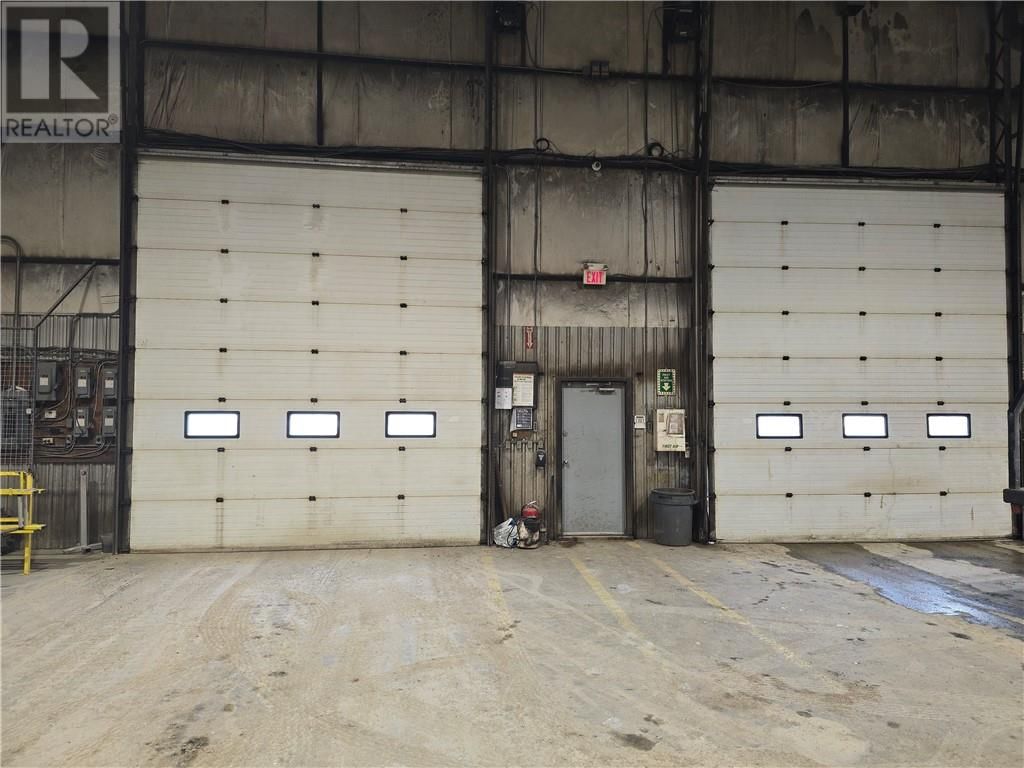 Back Shop - 939 ELISABELLA STREET Image 8