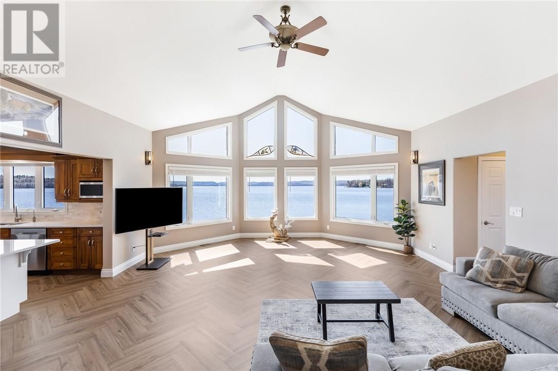 15 YORK DRIVE Image 12
