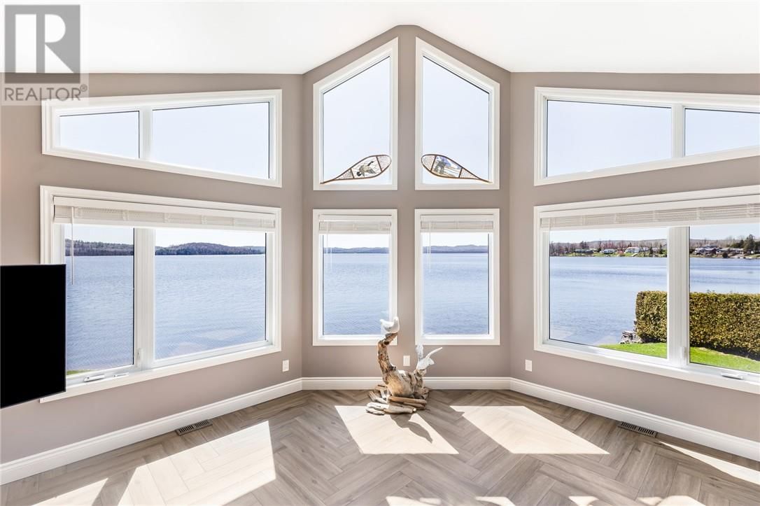 15 YORK DRIVE Image 13