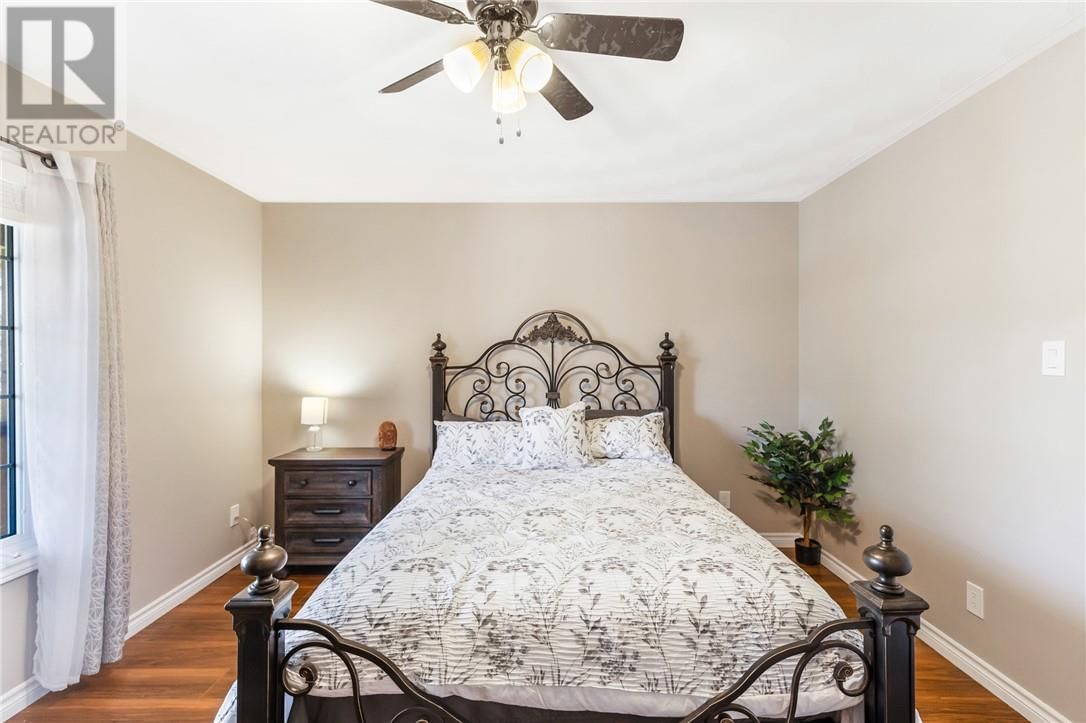 15 YORK DRIVE Image 24