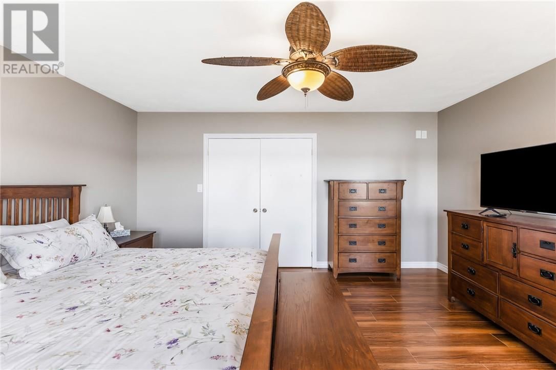 15 YORK DRIVE Image 28