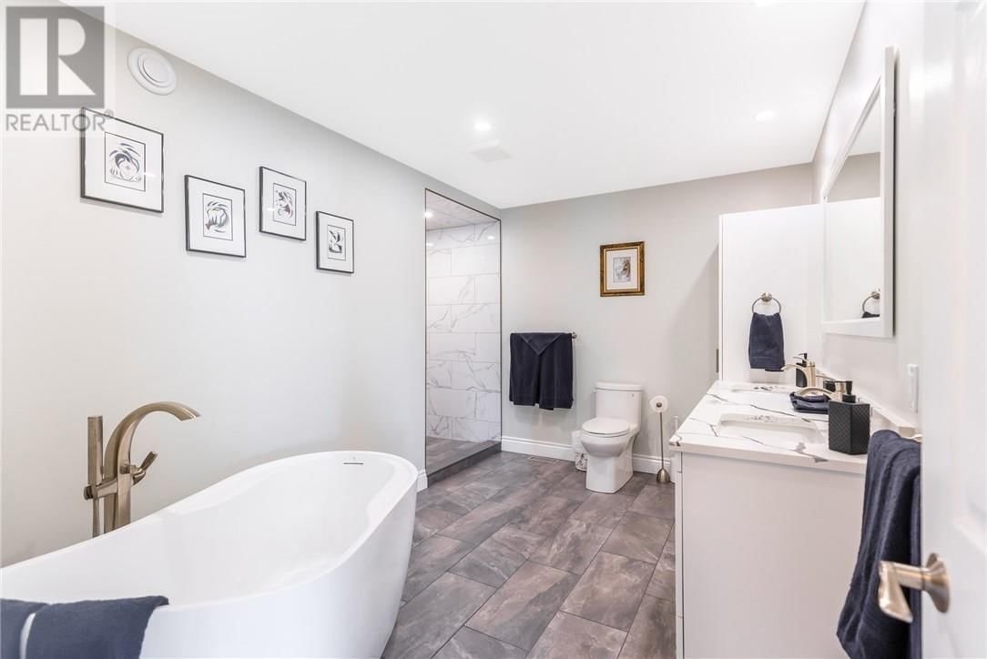15 YORK DRIVE Image 32