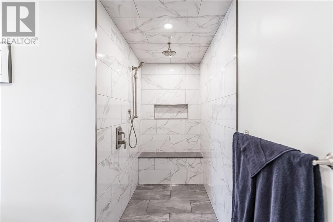 15 YORK DRIVE Image 33
