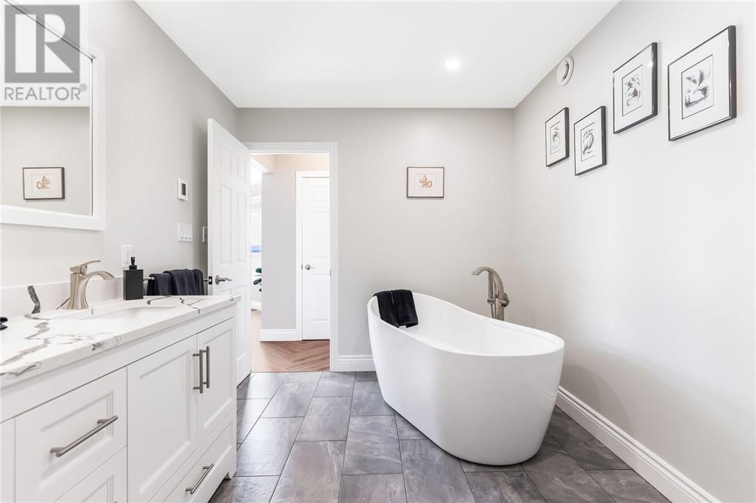 15 YORK DRIVE Image 34