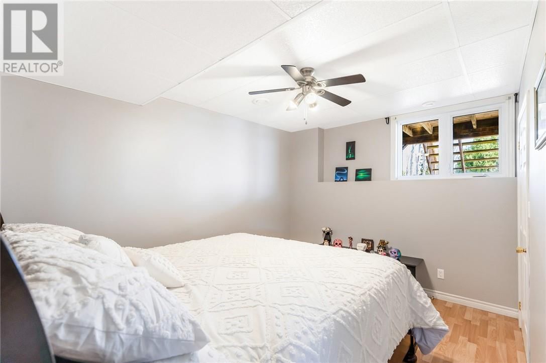 15 YORK DRIVE Image 45