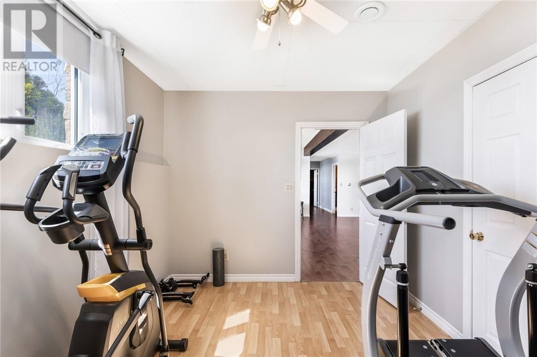 15 YORK DRIVE Image 47