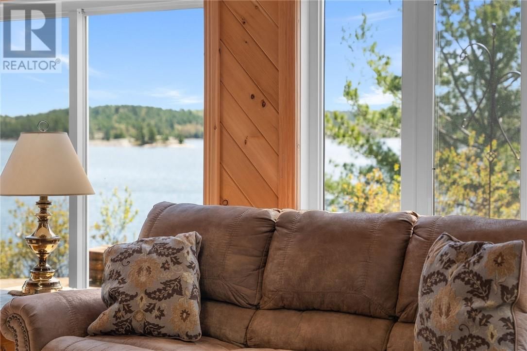 2688 BAY OF ISLANDS Image 23