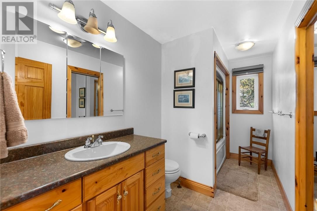 2688 BAY OF ISLANDS Image 36
