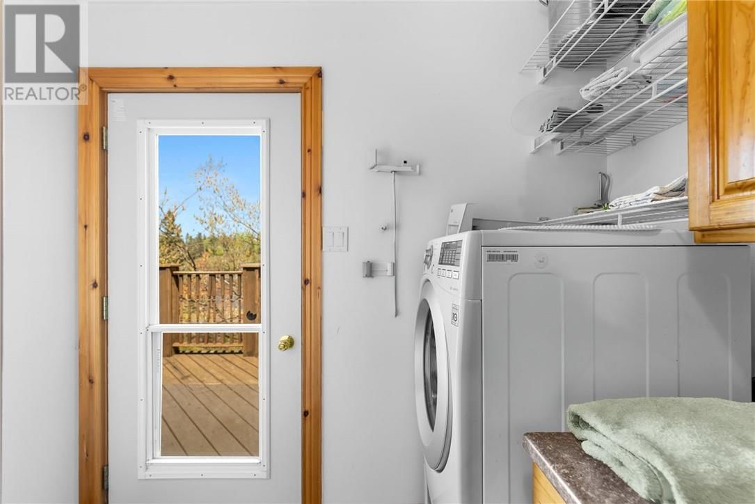 2688 BAY OF ISLANDS Image 37