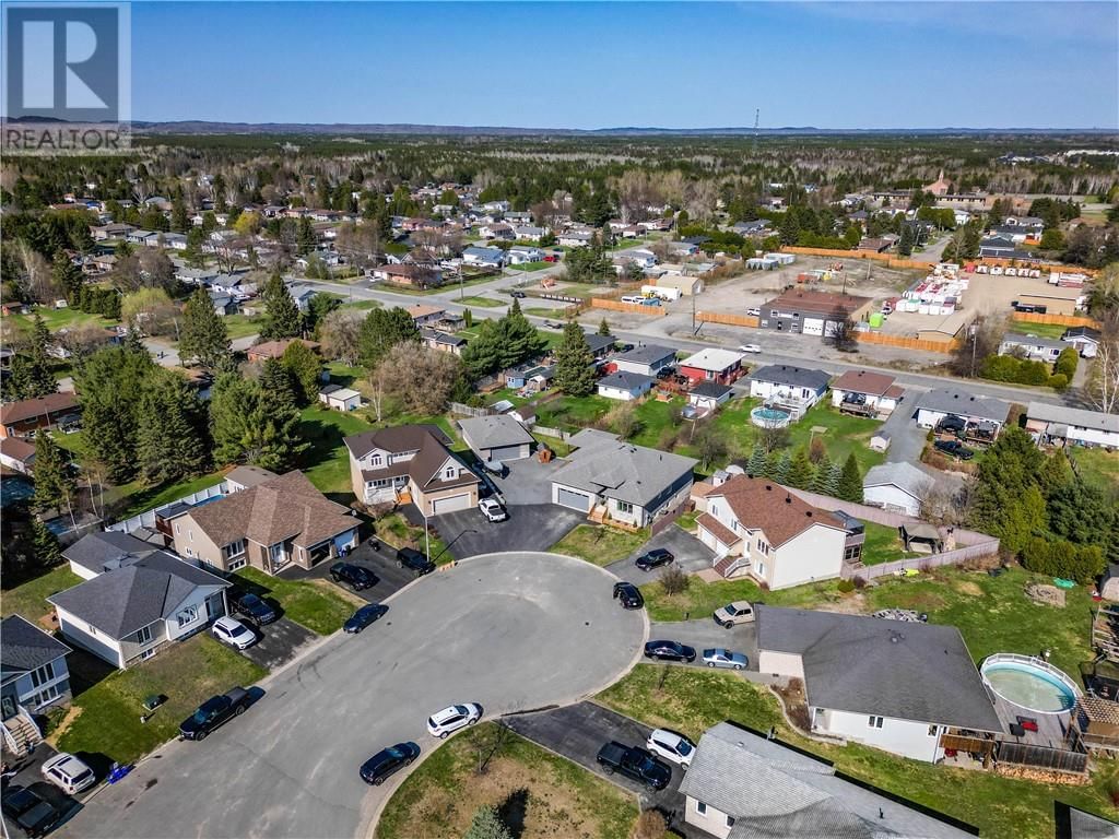 4627 BEAUDELAIRE COURT Image 59