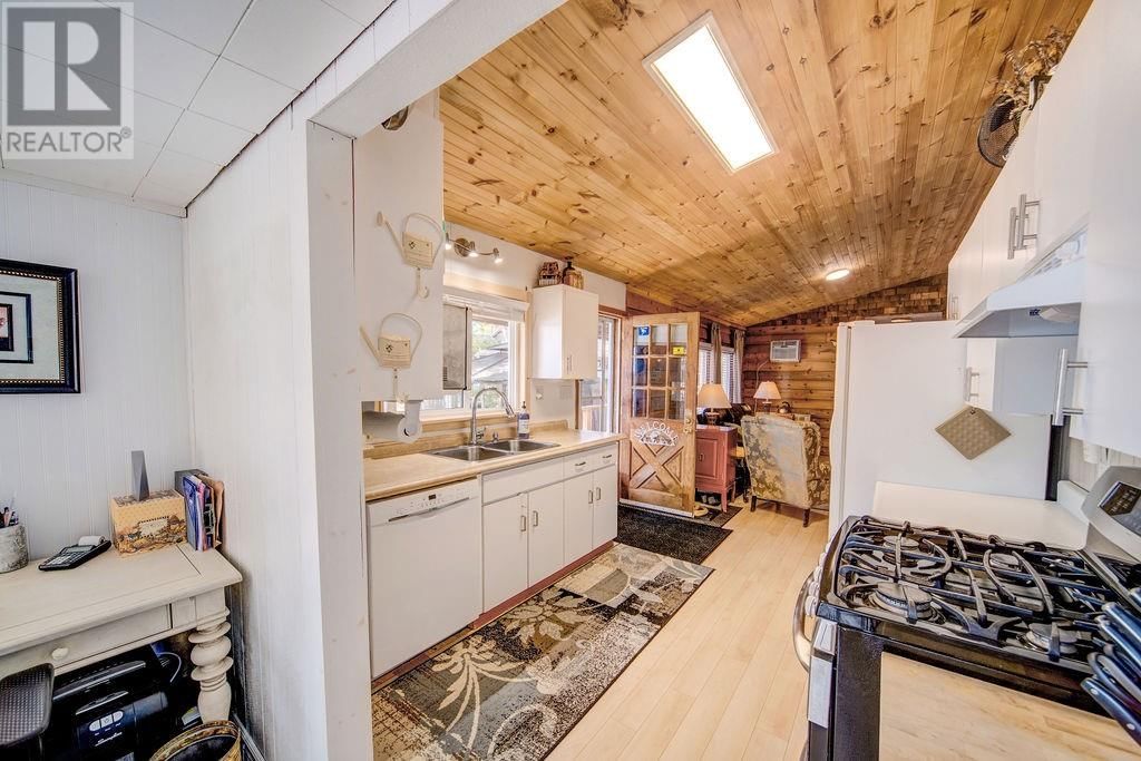 670 LAKE ROAD Image 14