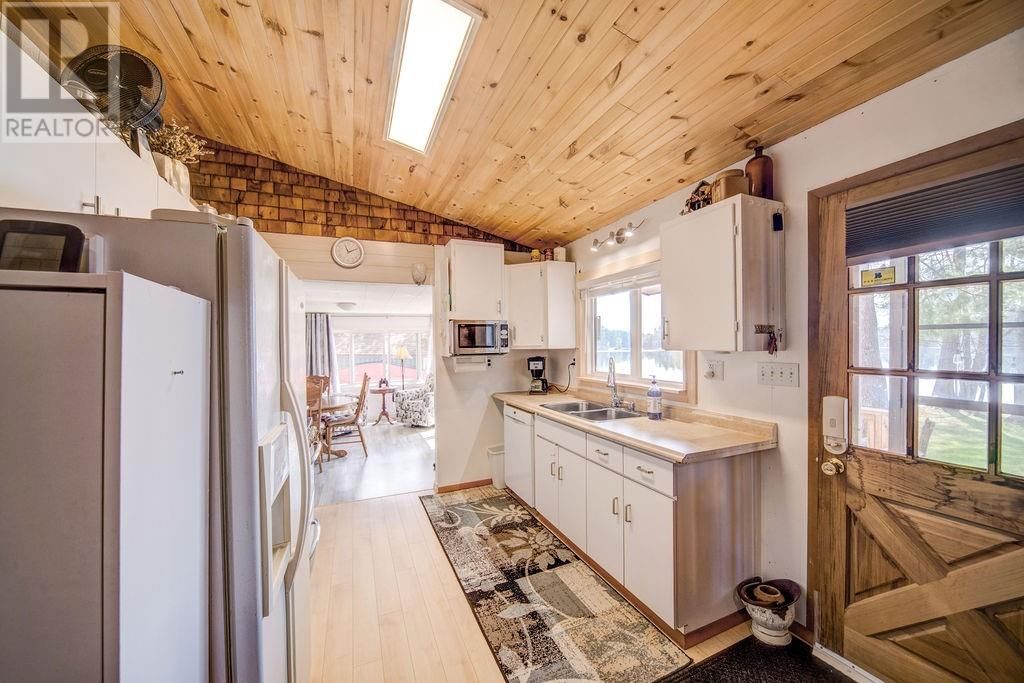 670 LAKE ROAD Image 16