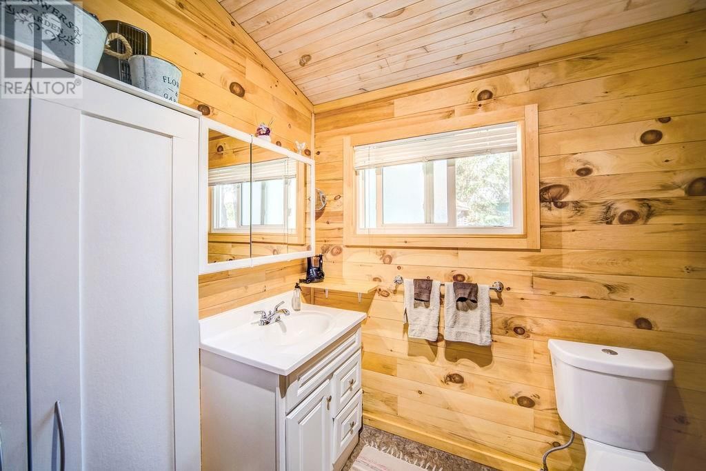 670 LAKE ROAD Image 28