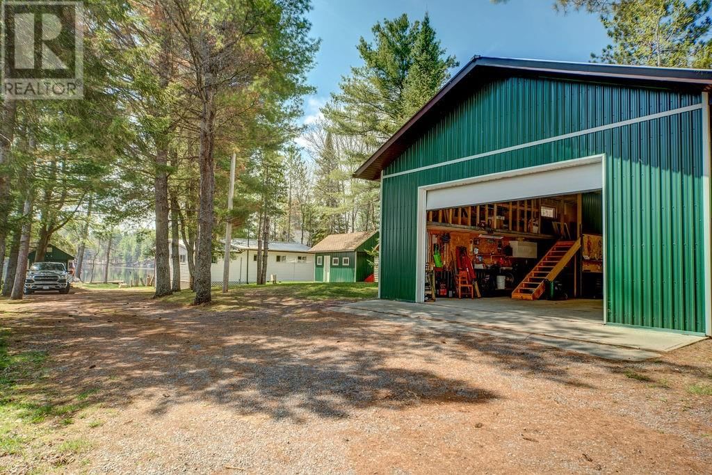 670 LAKE ROAD Image 32