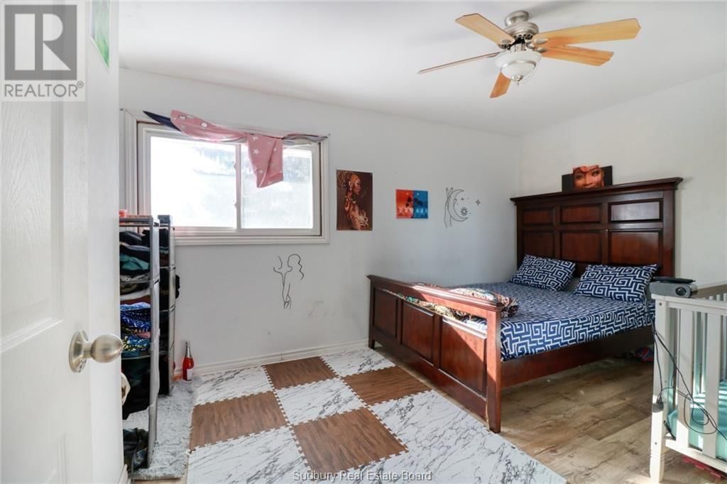 18 YOUNG STREET Image 21
