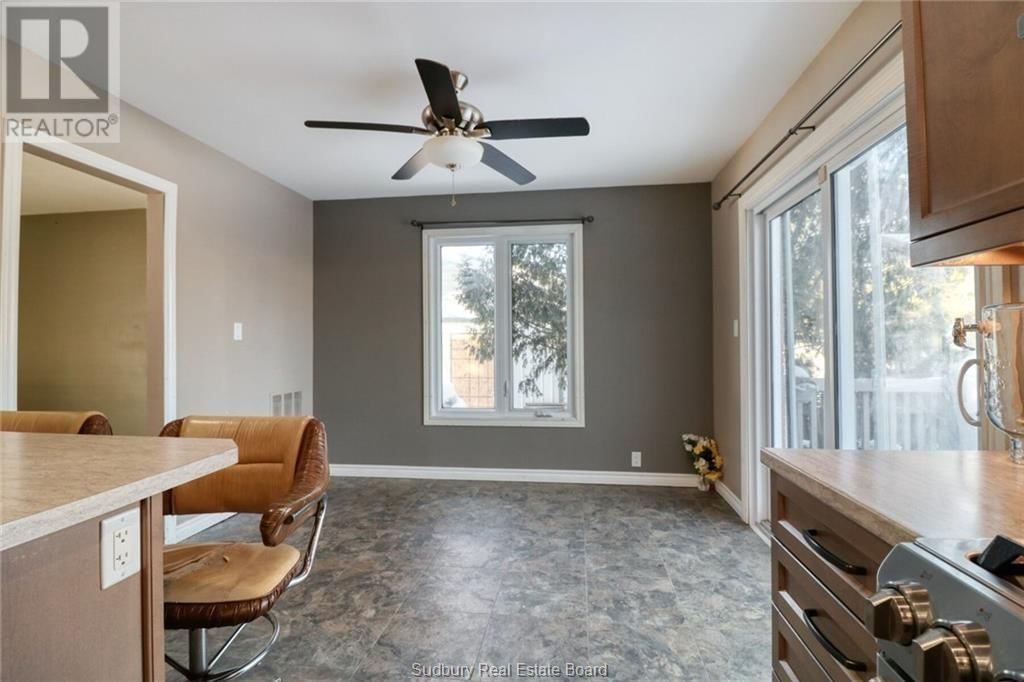 18 YOUNG STREET Image 8