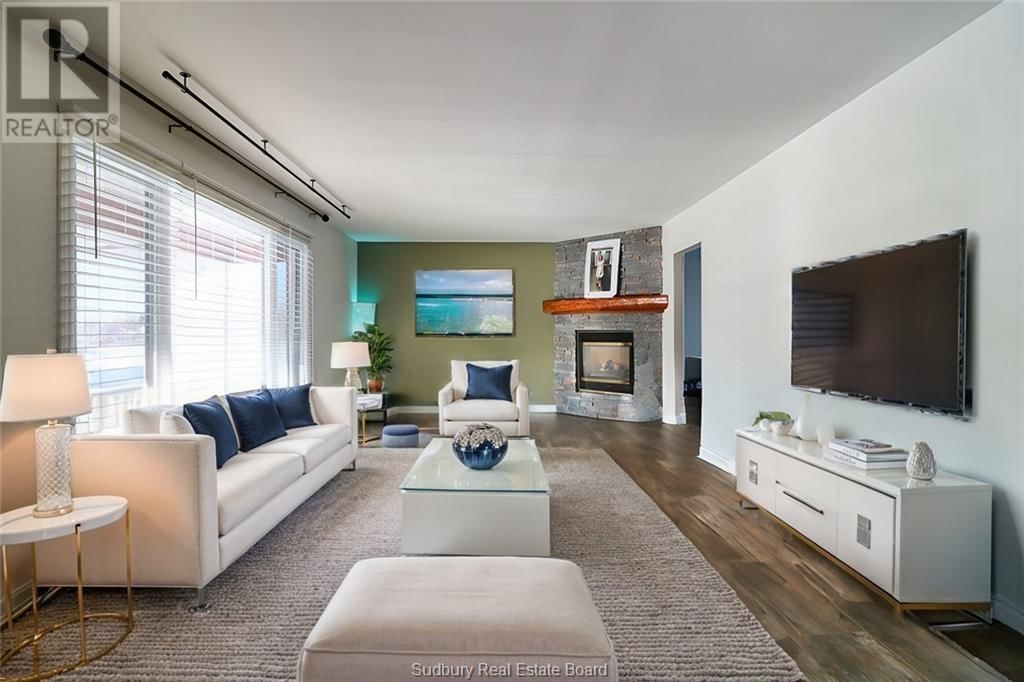 18 YOUNG STREET Image 9