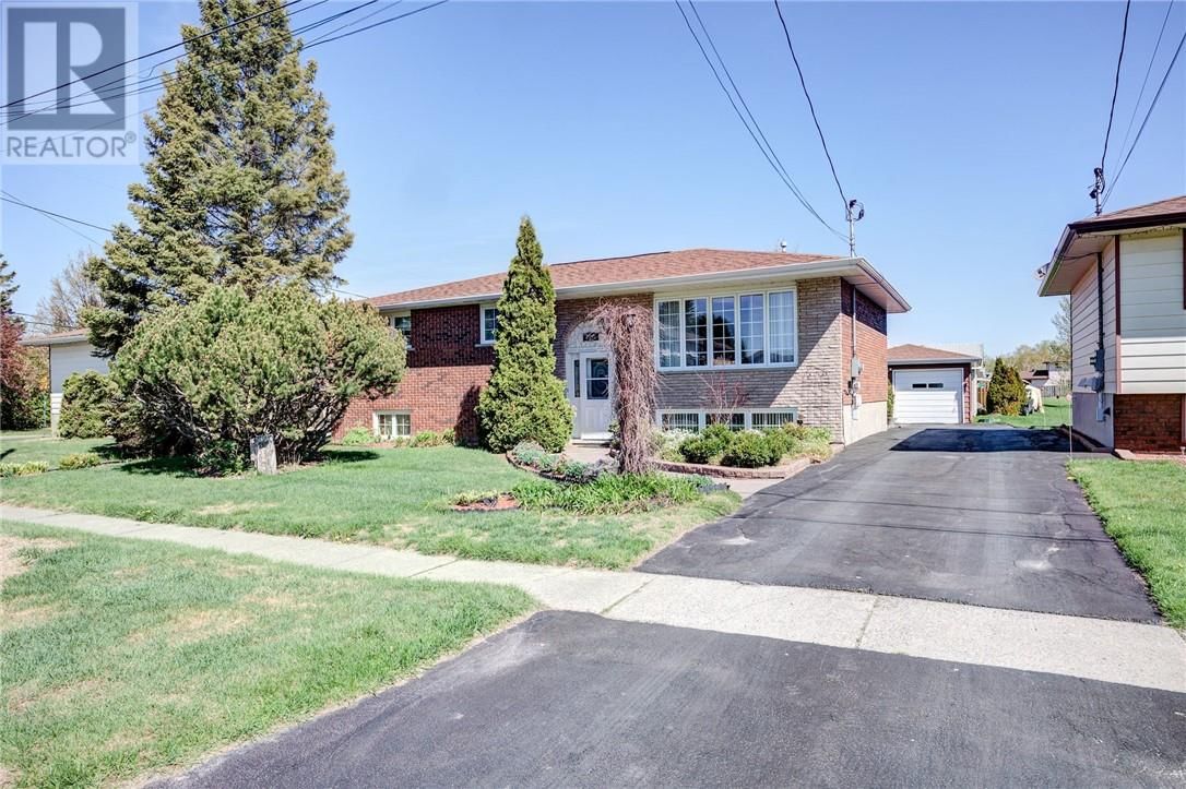 1550 CAMPEAU STREET Image 1