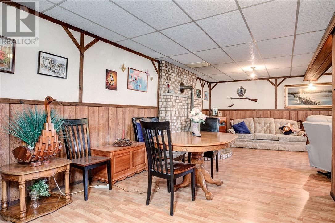 1550 CAMPEAU STREET Image 17