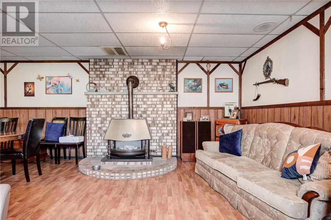1550 CAMPEAU STREET Image 18
