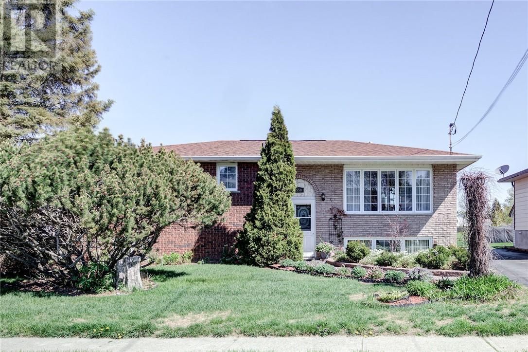 1550 CAMPEAU STREET Image 2