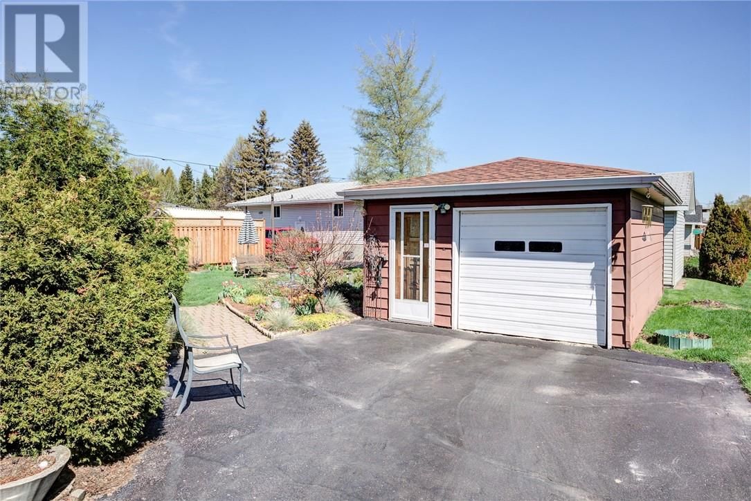 1550 CAMPEAU STREET Image 29