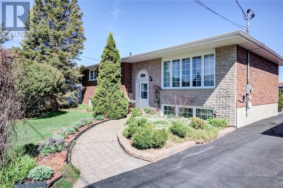 1550 CAMPEAU STREET Image 3