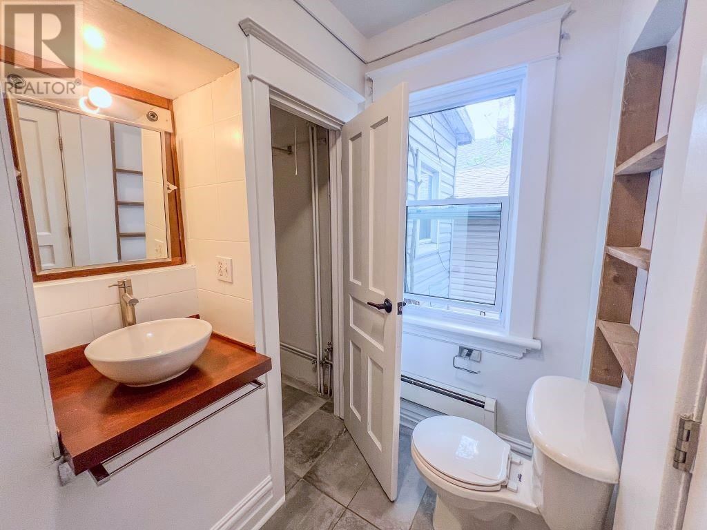 295 VAN HORNE STREET Image 11