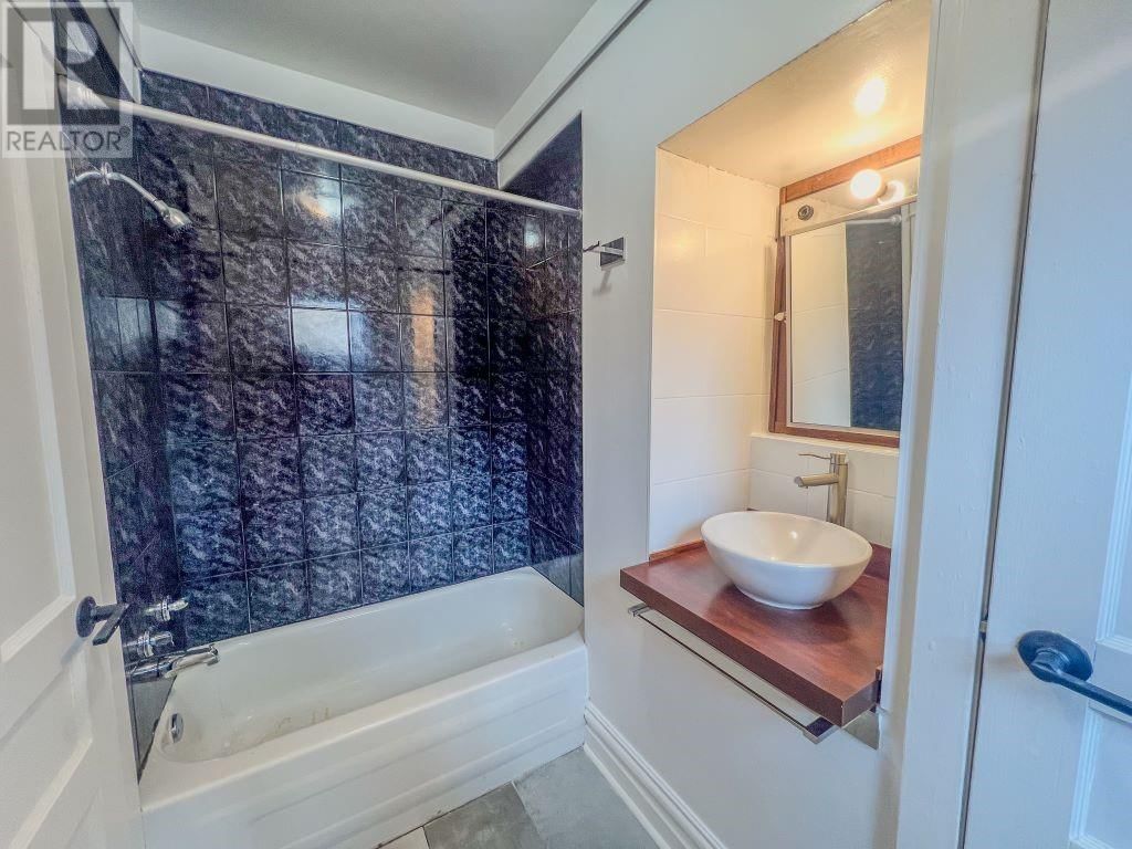 295 VAN HORNE STREET Image 12