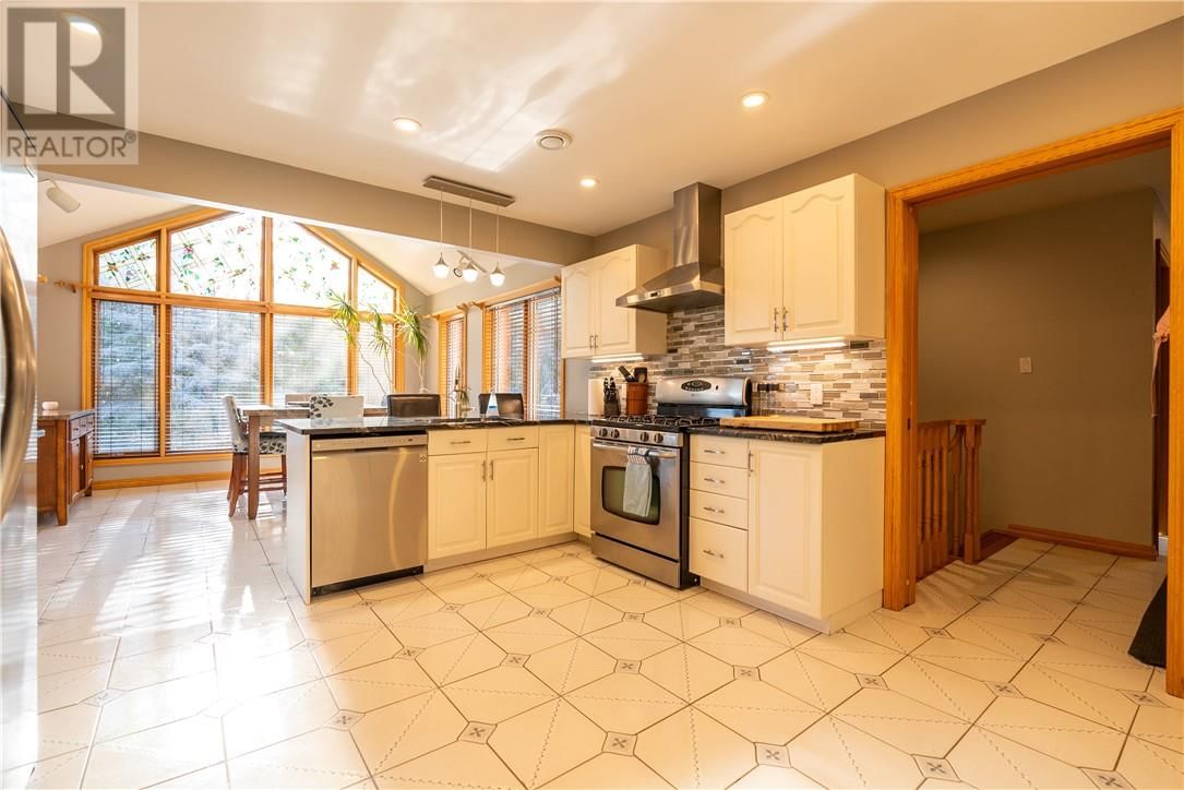 45 OAK STREET Image 22