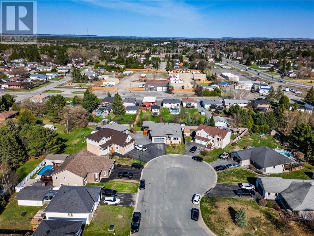 4627 BEAUDELAIRE COURT Image 63