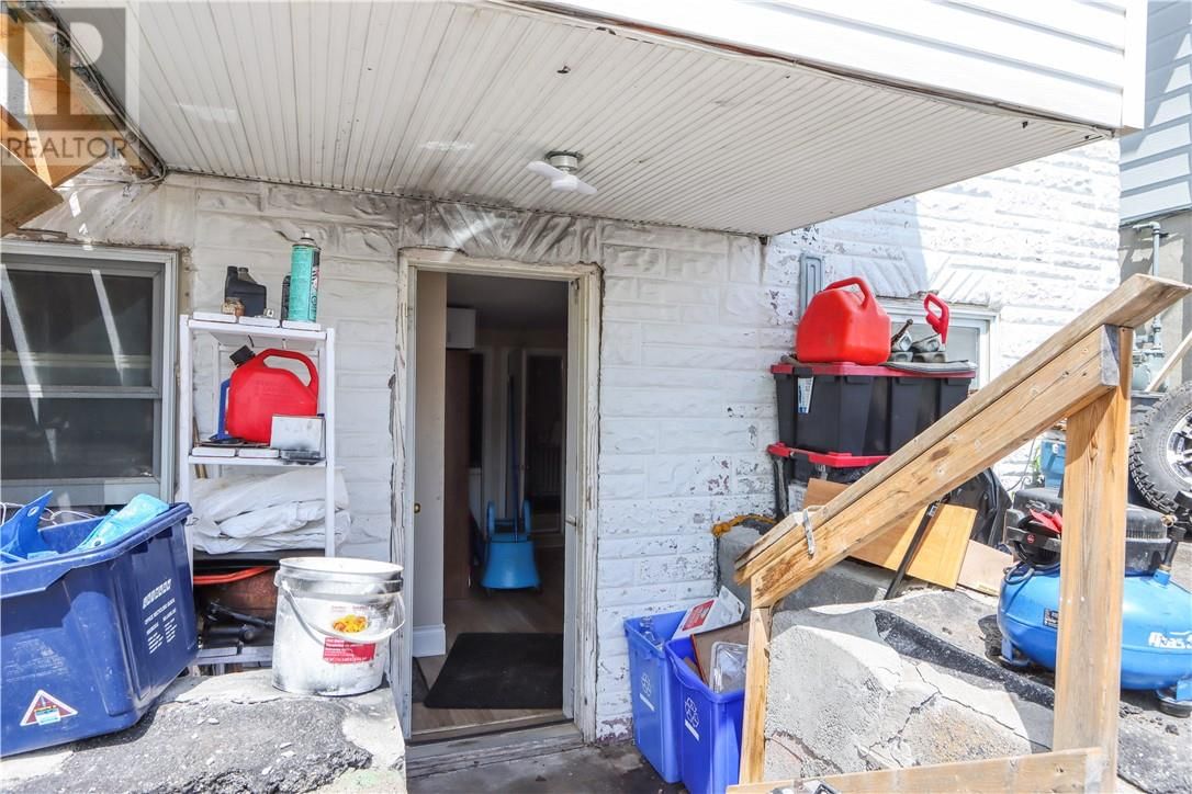452 DUPONT STREET Image 15
