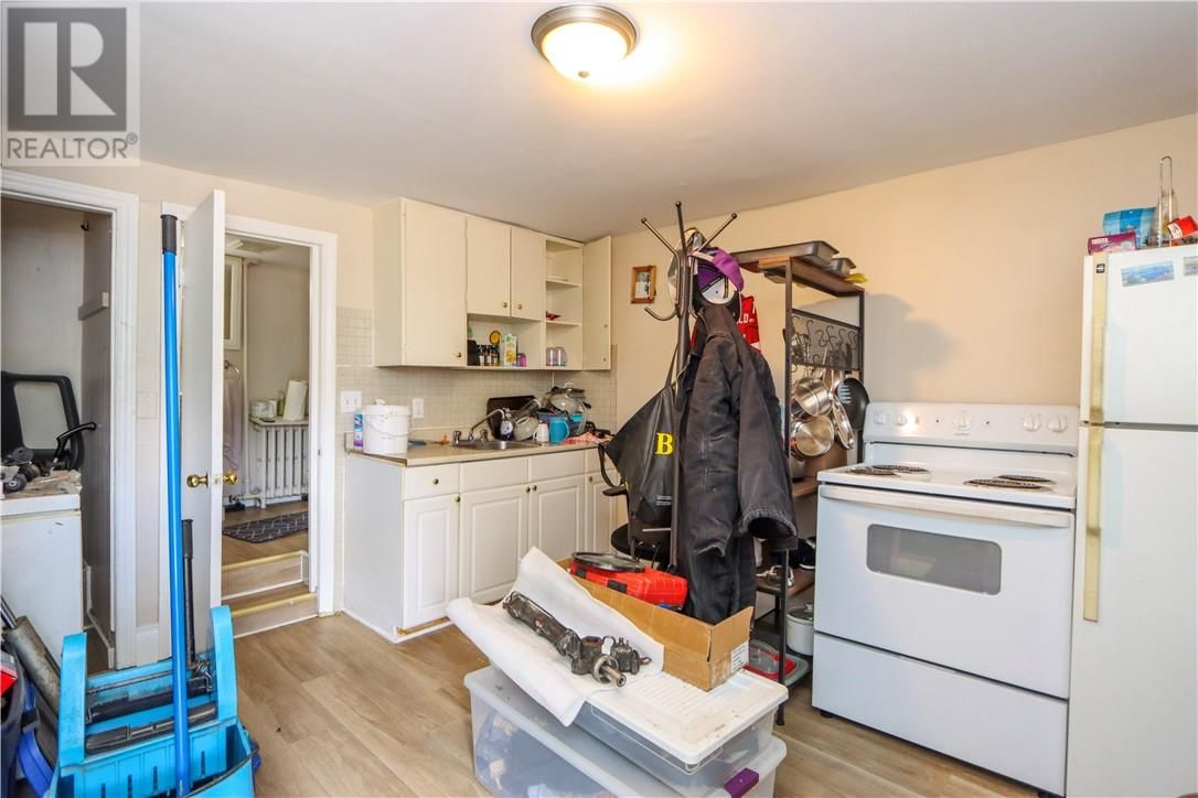 452 DUPONT STREET Image 16