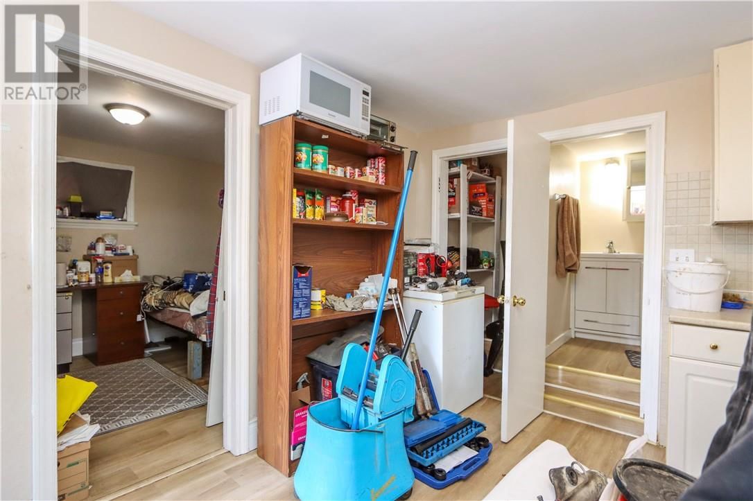 452 DUPONT STREET Image 17