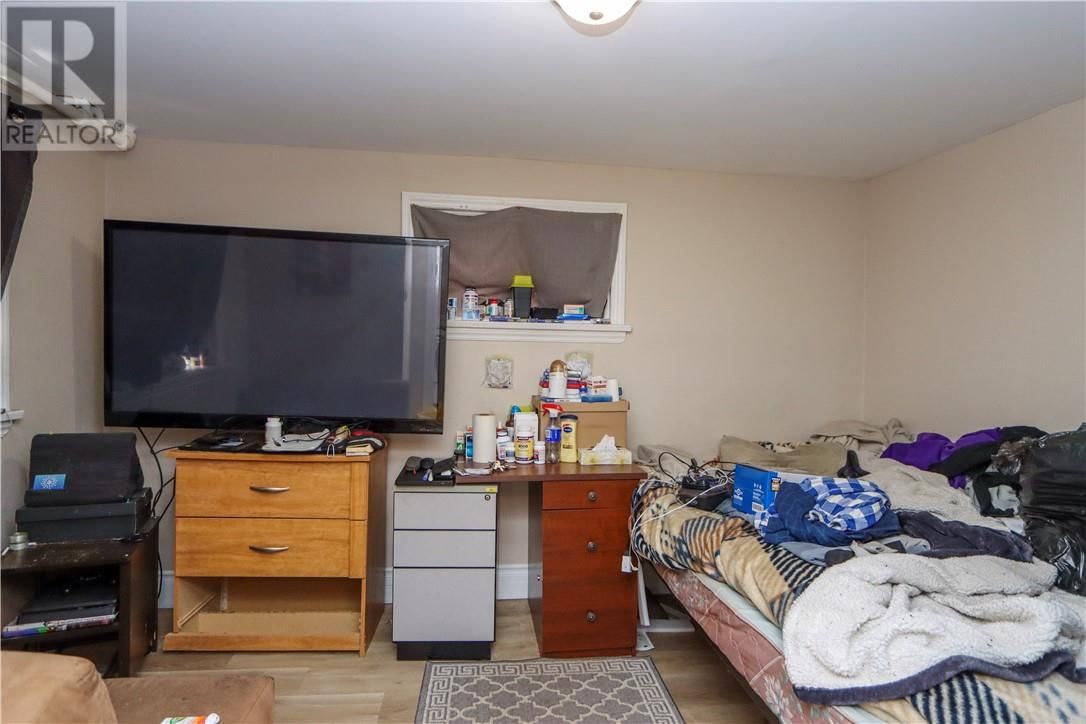 452 DUPONT STREET Image 18