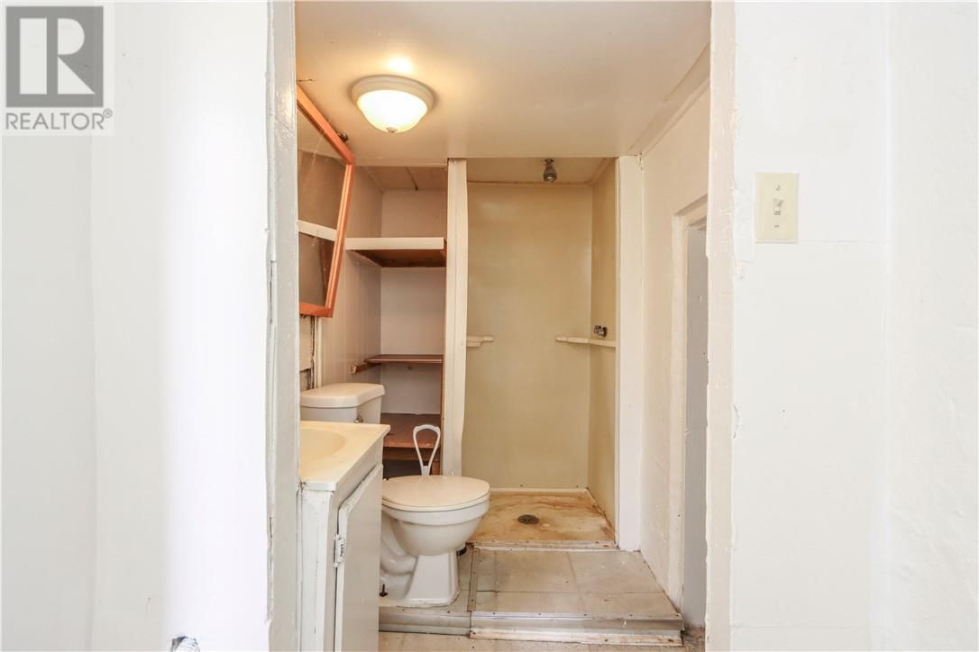 452 DUPONT STREET Image 22