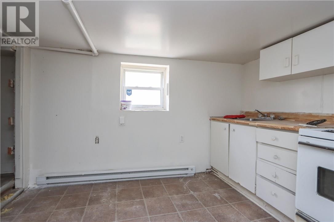 452 DUPONT STREET Image 24