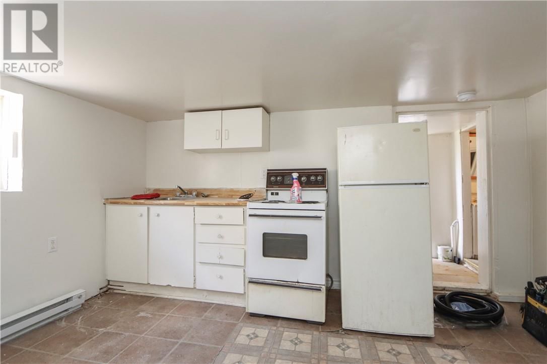 452 DUPONT STREET Image 25
