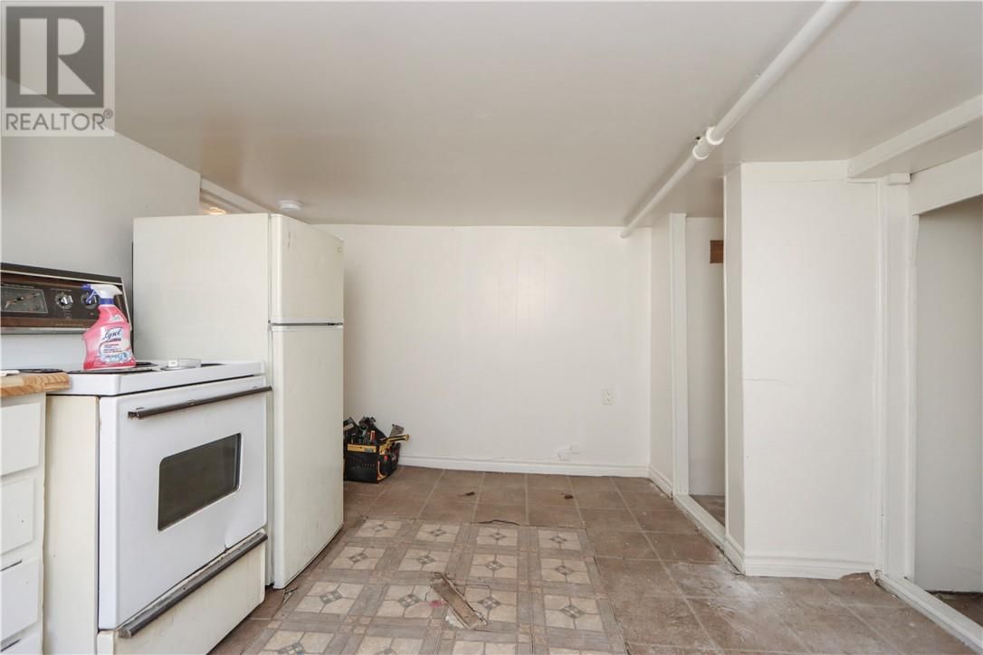 452 DUPONT STREET Image 26